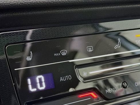 New 2026 Volkswagen Taos SE image 21