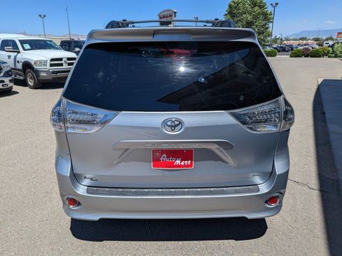 Used 2014 Toyota Sienna SE FWD image 4