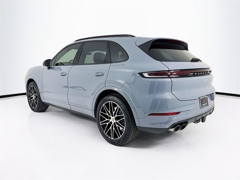 New 2026 Porsche Cayenne image 3