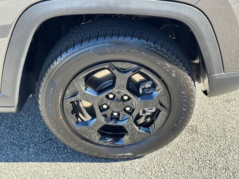 Used 2023 Jeep Compass Trailhawk image 12