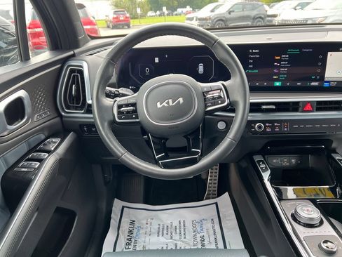 Used 2025 Kia Sorento SX Prestige AWD/4WD image 16