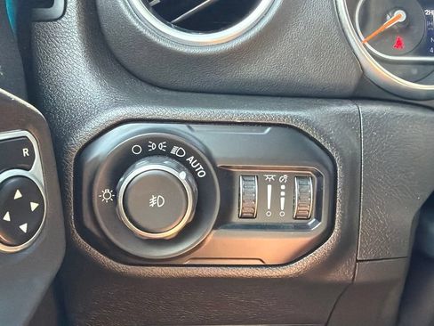 Used 2020 Jeep Wrangler Unlimited Sahara AWD/4WD image 45