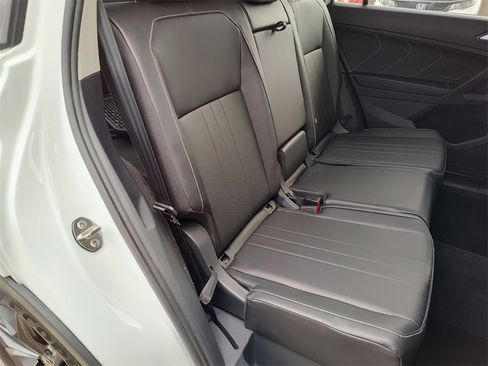 Used 2022 Volkswagen Tiguan SE image 36