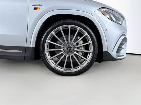 Used 2024 Mercedes-Benz GLA 35 AMG 4MATIC image 38