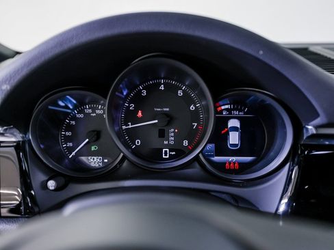 Certified 2025 Porsche Macan image 15