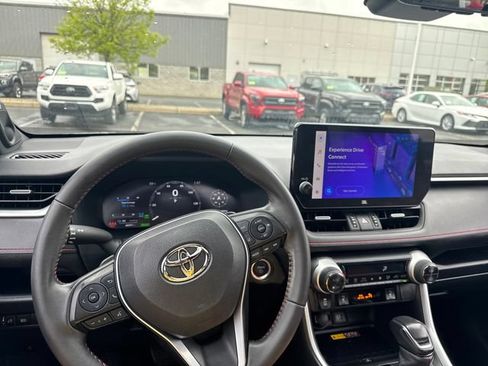 Used 2023 Toyota RAV4 XSE AWD/4WD image 10