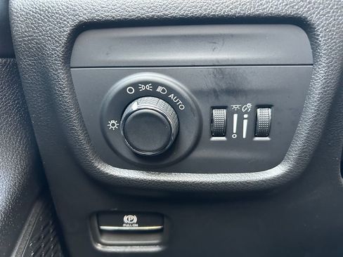 New 2025 Jeep Grand Cherokee Laredo X w/ Luxury Tech Group I image 19