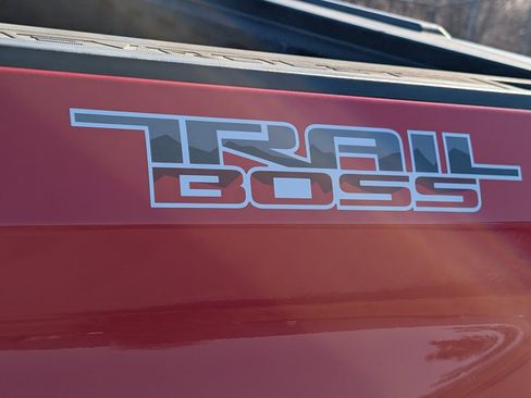 Used 2021 Chevrolet Silverado 1500 LT Trail Boss w/ Convenience Package II image 7