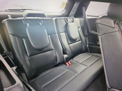 Used 2025 Ford Explorer ST-Line w/ ST-Line Street Pack image 31