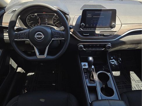 Used 2024 Nissan Altima 2.5 SV FWD image 10
