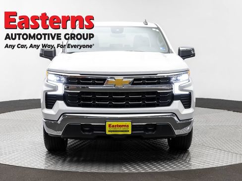 Used 2023 Chevrolet Silverado 1500 LT AWD/4WD image 2