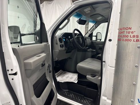 Used 2024 Ford E-350 and Econoline 350 Super Duty image 10