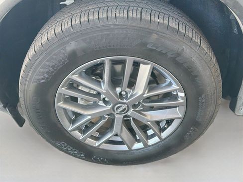Used 2025 Nissan Rogue S AWD/4WD image 11