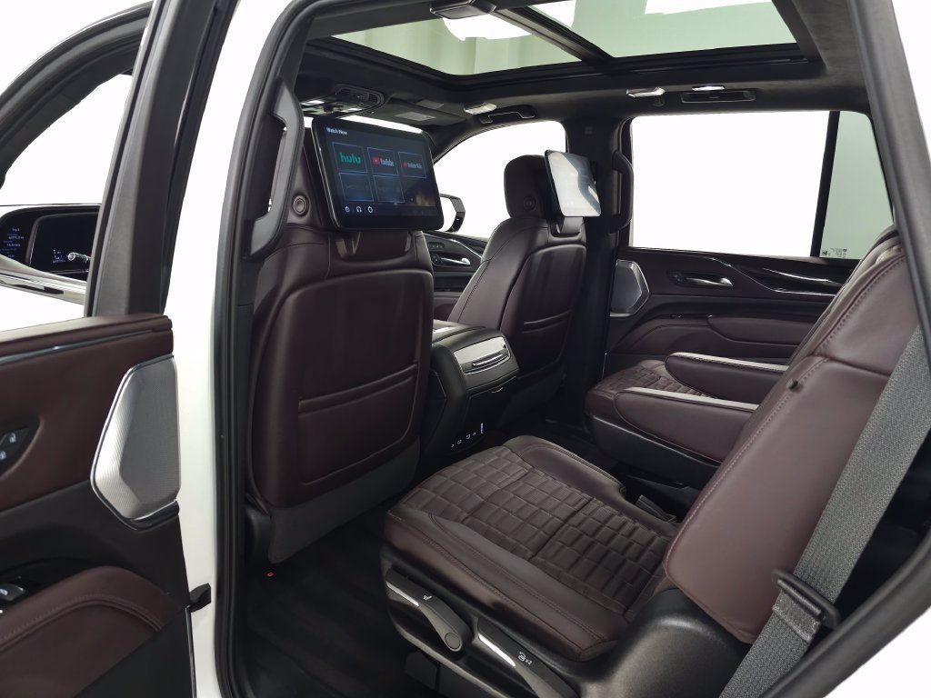 Used 2024 Cadillac Escalade Sport Platinum w/ LPO, ONYX Package AWD/4WD image 37