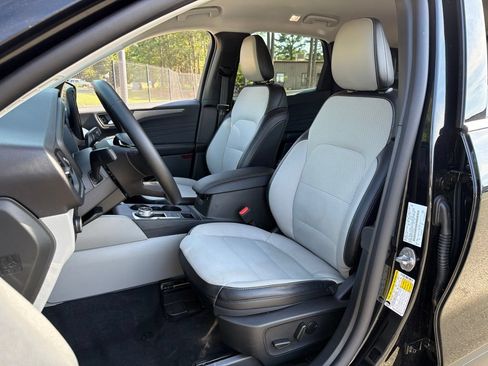 Used 2026 Ford Escape SE FWD image 18