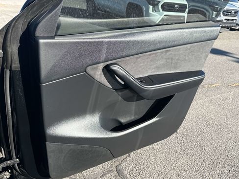 Used 2021 Tesla Model Y Long Range image 20