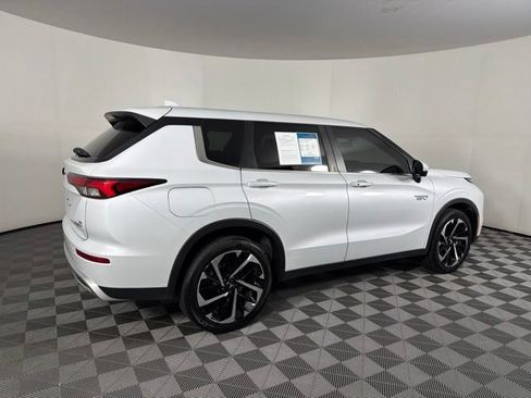 Used 2024 Mitsubishi Outlander SE AWD/4WD image 15