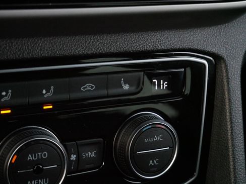 Certified 2023 Volkswagen Atlas Cross Sport SE image 29