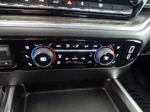 Used 2024 Chevrolet Silverado 2500 LTZ w/ LTZ Convenience Package AWD/4WD image 12