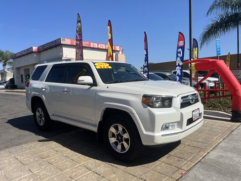 Used 2013 Toyota 4Runner SR5 w/ Convenience Pkg image 2