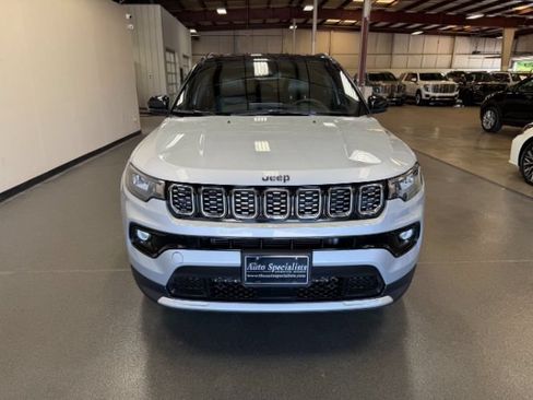 Used 2025 Jeep Compass Limited AWD/4WD image 10
