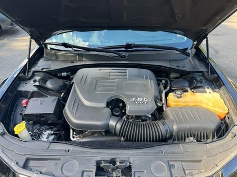 Used 2017 Chrysler 300 Limited RWD image 26