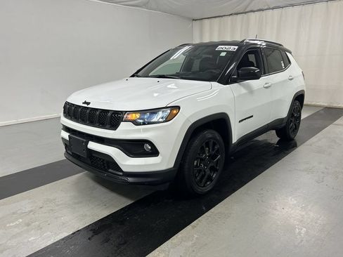 Used 2023 Jeep Compass Latitude w/ Convenience Group AWD/4WD image 5