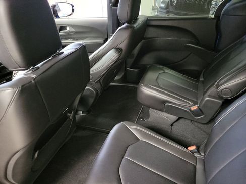 New 2026 Chrysler Pacifica Select w/ S Appearance Package FWD image 12