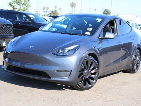 Used 2023 Tesla Model Y Performance image 9