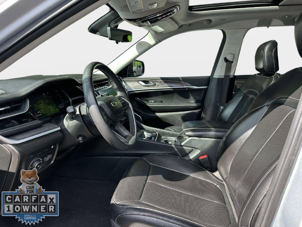 Used 2023 Jeep Grand Cherokee 30th Anniversary AWD/4WD image 19