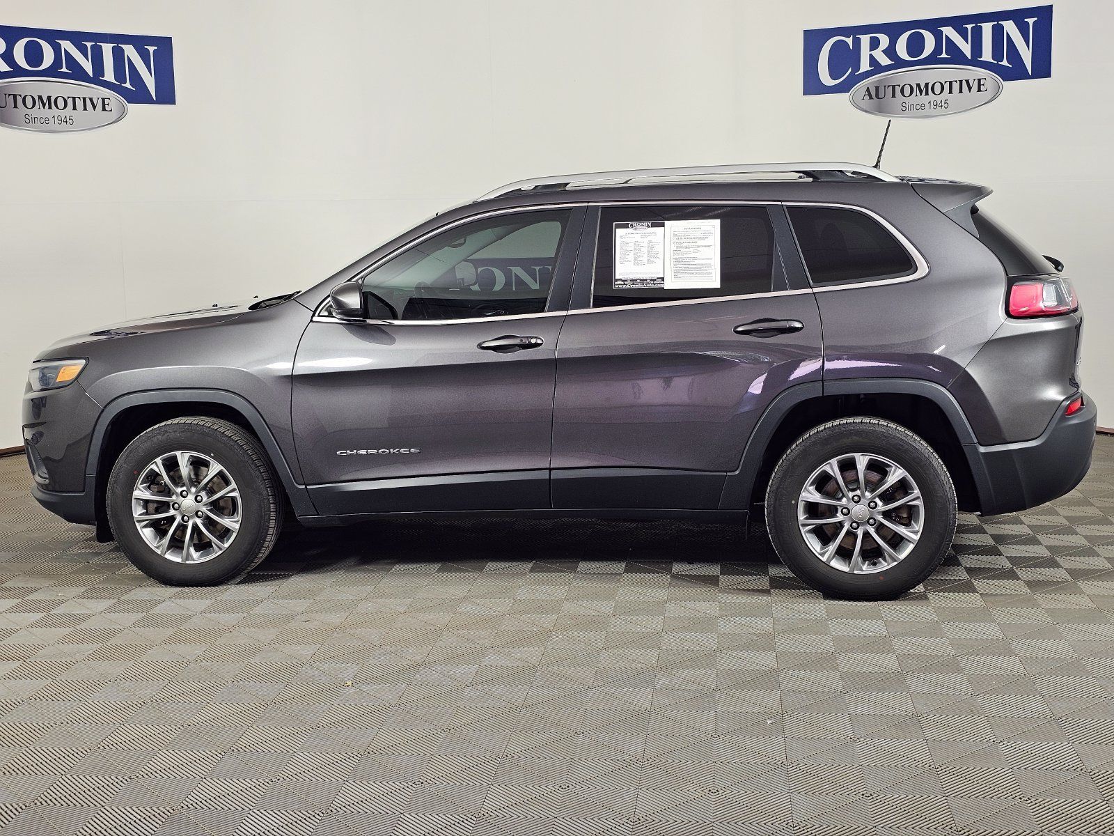 Used 2020 Jeep Cherokee Latitude Plus w/ Comfort/Convenience Group AWD/4WD image 38