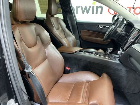 Used 2019 Volvo XC60 T6 Momentum w/ Multimedia Package image 14