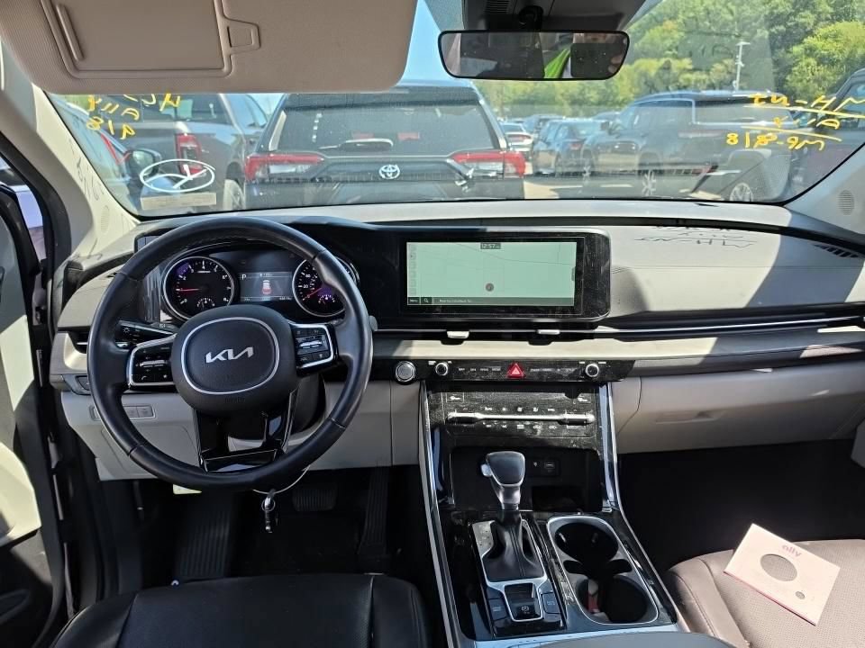 Used 2024 Kia Carnival EX FWD image 10