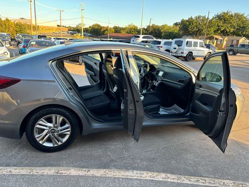 Used 2019 Hyundai Elantra SEL w/ Cargo Package image 10