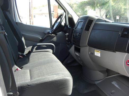 Used 2015 Mercedes-Benz Sprinter 2500 image 19
