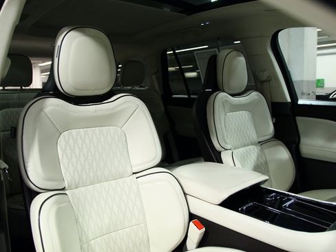 Used 2021 Lincoln Aviator Black Label w/ Dynamic Handling Package image 23