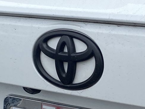 Used 2023 Toyota RAV4 XLE Premium FWD image 4