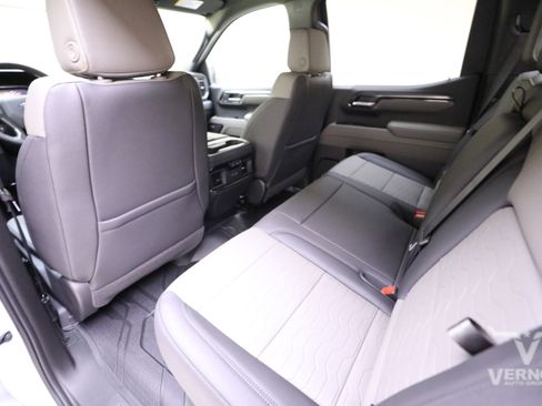 New 2026 Chevrolet Silverado 1500 ZR2 image 9