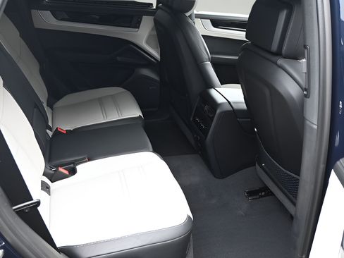 Certified 2025 Porsche Cayenne S AWD/4WD image 11