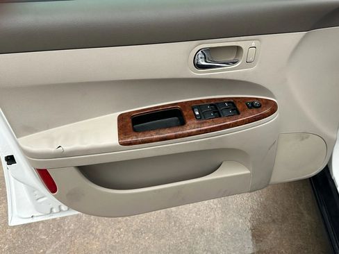 Used 2005 Buick LaCrosse CX w/ Silver Convenience Package image 24