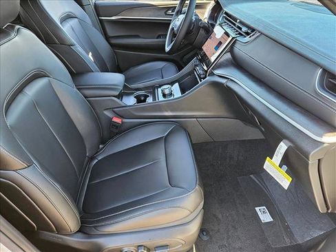 New 2025 Jeep Grand Cherokee Limited w/ Trailer Tow Package image 16