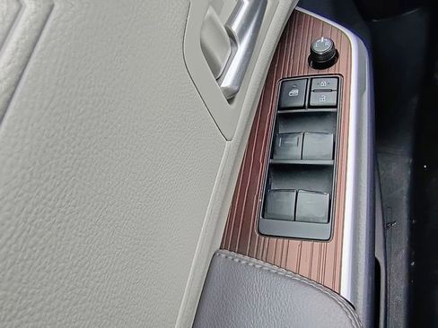 Used 2022 Toyota Sienna XLE image 26