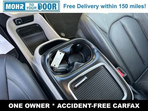 Used 2024 Chrysler Pacifica Touring-L image 18