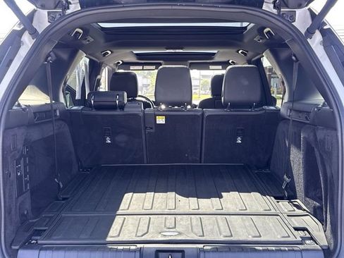 Used 2021 Land Rover Discovery S R-Dynamic AWD/4WD image 13