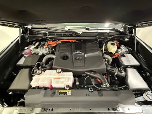 New 2026 Toyota Tundra Limited AWD/4WD image 10