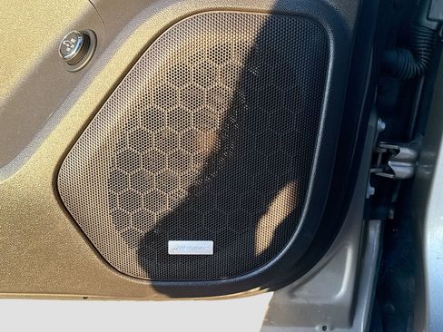 Used 2023 GMC Acadia SLT image 22