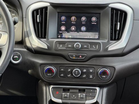 Used 2024 GMC Terrain SLE w/ Driver Convenience Package image 16