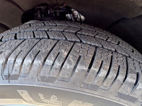 Used 2024 Chevrolet Suburban High Country w/ Advanced Technology Package image 13