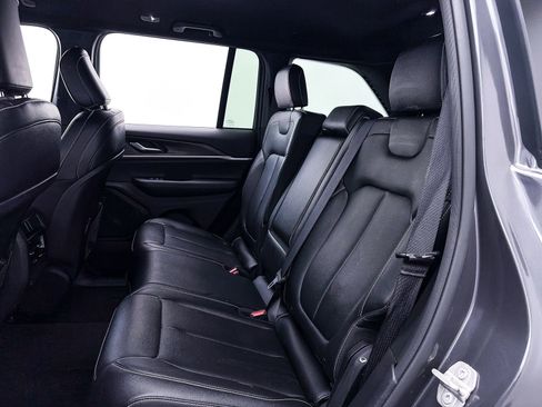 Used 2024 Jeep Grand Cherokee Limited w/ Black Appearance Package AWD/4WD image 40