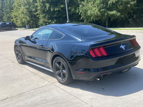 Used 2017 Ford Mustang Coupe RWD image 7